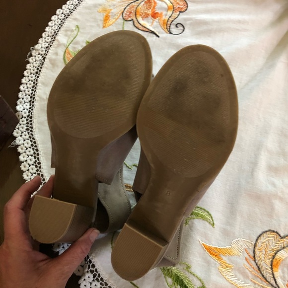 Gap Peep-Toe Braided Stacked Heel Sandal. Taupe Suede Snap-back Closure. Size 8 - Picture 6 of 10